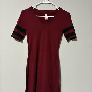 No Boundaries Burgundy Midi V‑Neck Dress with Black Sleeve Stripes